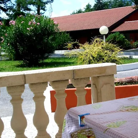 — Pool — Idro * Vesta